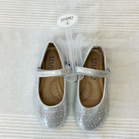 NWT Badgley Mischka Toddler Girls' Glitter Dress Shoe - Picture 11 of 12